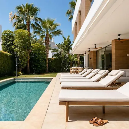 Campanario Ii Pool Views Modern Εστεπόνα